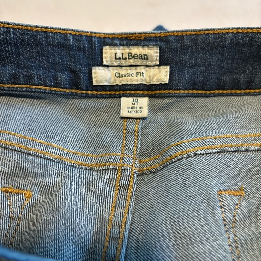 L.L. Bean Women's Straight Leg Classic Fit Blue Jeans - Picture 5 of 9